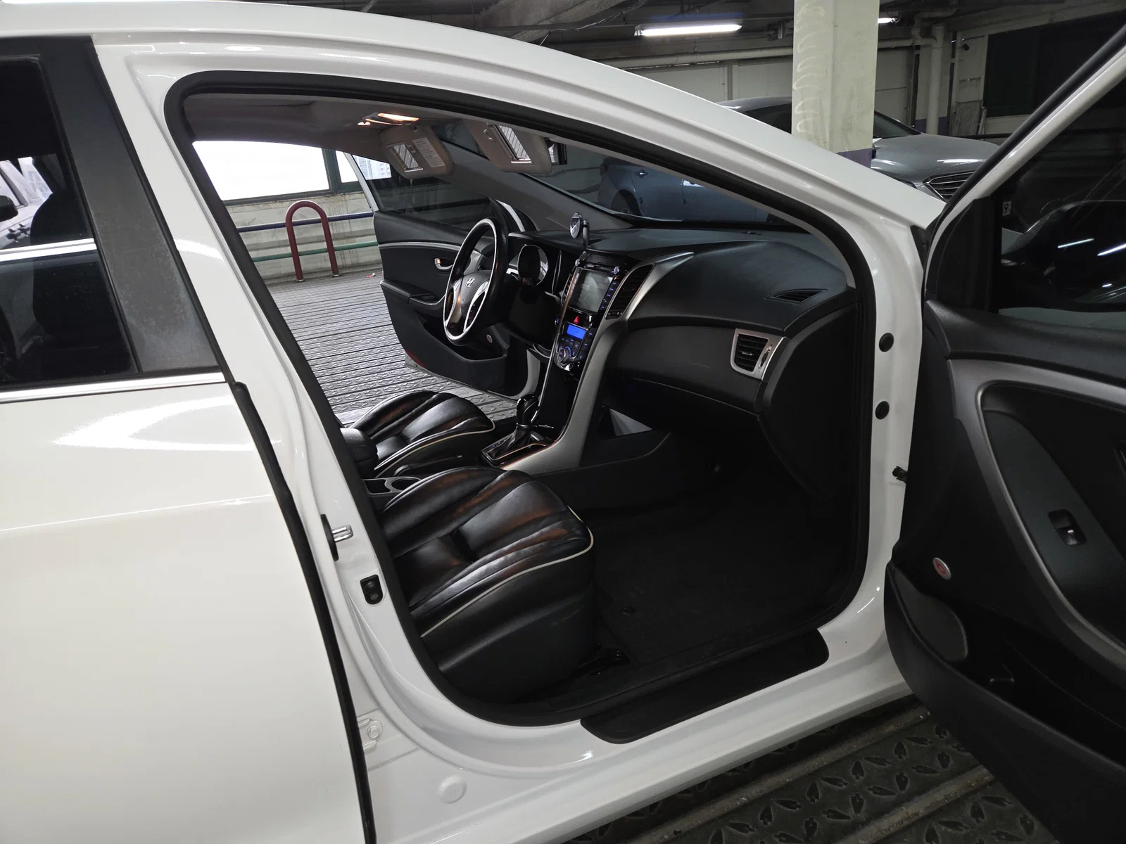 2016 Hyundai The New I30 Gasoline 2000cc PYL | 차량 상세 · 망고카